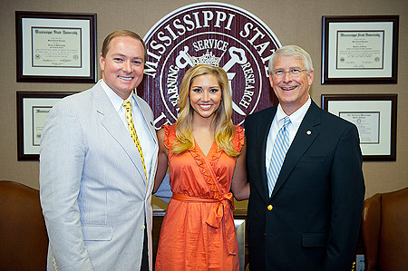 President Keenum meets with Sara Beth James (Miss Mississippi) and Senator Roger Wicker.