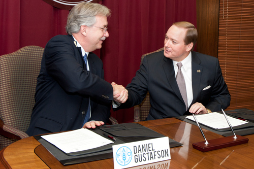 President Keenum signs an agreement to work together with the United Nation's Food and Agriculture Organization.