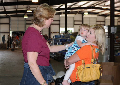 First Lady Rhonda Keenum speaks with Misty Hutcheson and daughter Haley in Smithville, Mississippi.