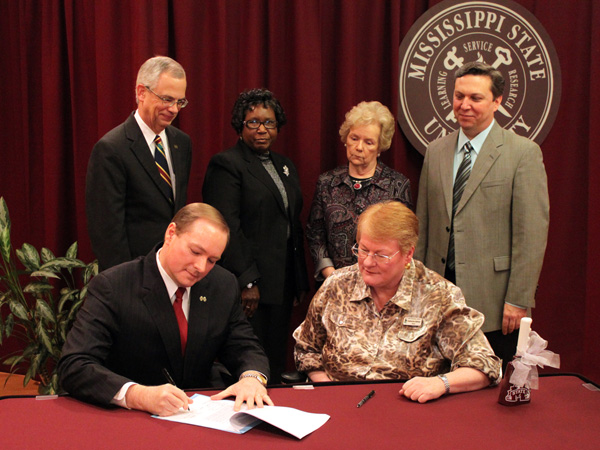 Dr. Keenum signs proclamation, growing MSU-based library consortium.