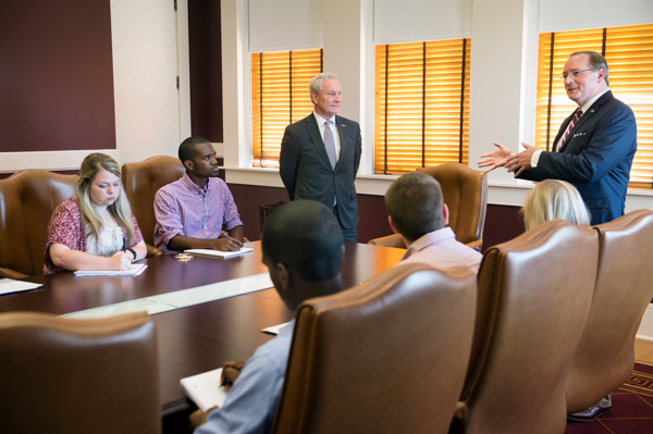 MSU President Mark E. Keenum, right, introduces Mississippi Development Authority Executive Director Glenn McCullough to the Honors Seminar in Leadership students on October 3.