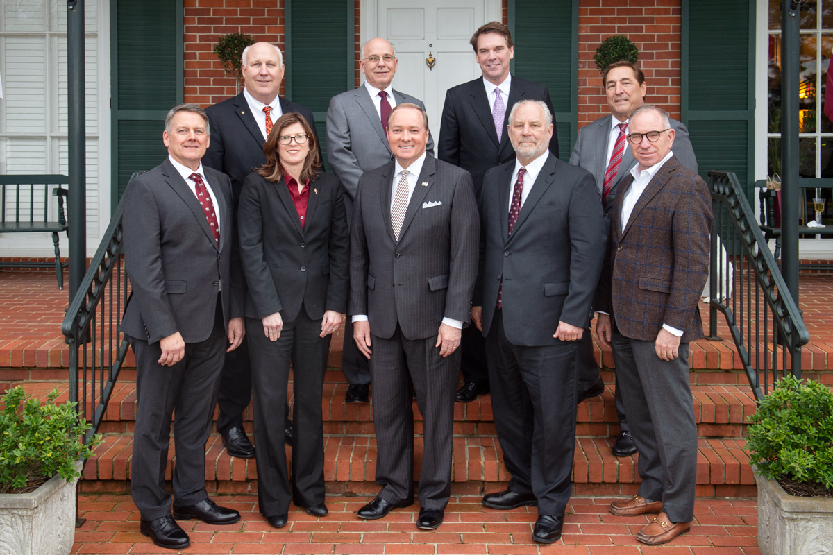President Keenum is surrounded by the alumni of the year selected by each MSU College. 